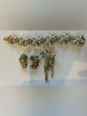 Vintage Pearl and Turquoise Floral Jewelry Set - Gold Tone